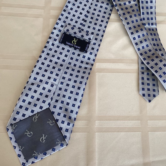 Valerio Garati Tie.  100% Silk .Light gold. Blue. Pre owned - Picture 2 of 2